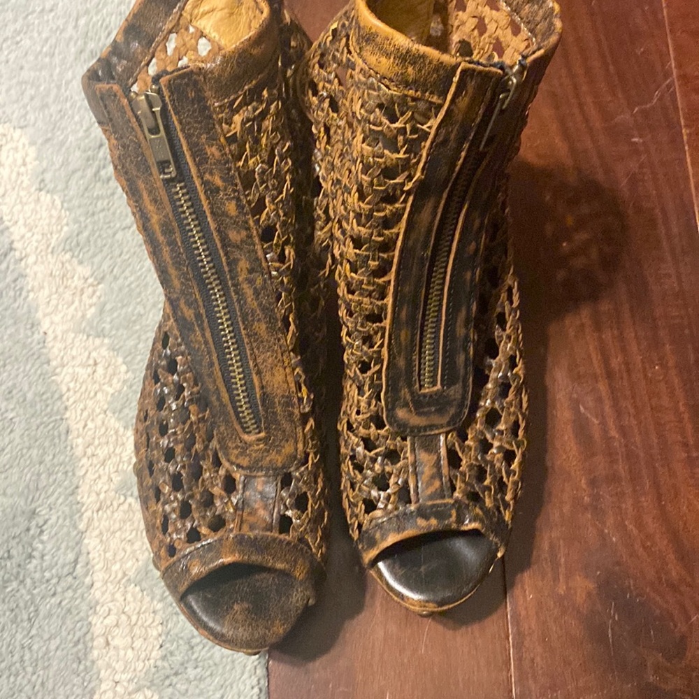 Sbicca size 10 color brown heels